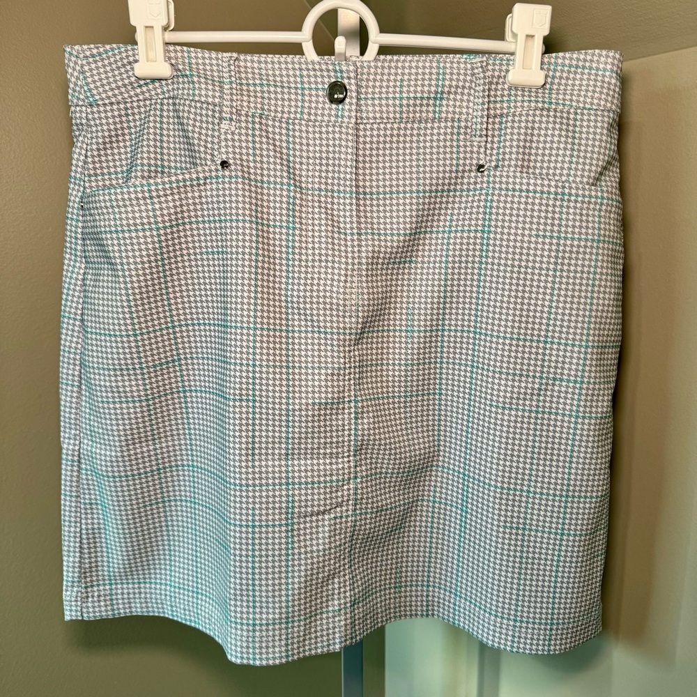 Women’s Nivo by Lanctot gray and light blue plaid golf skirt size 8 NWT - Picture 4 of 4